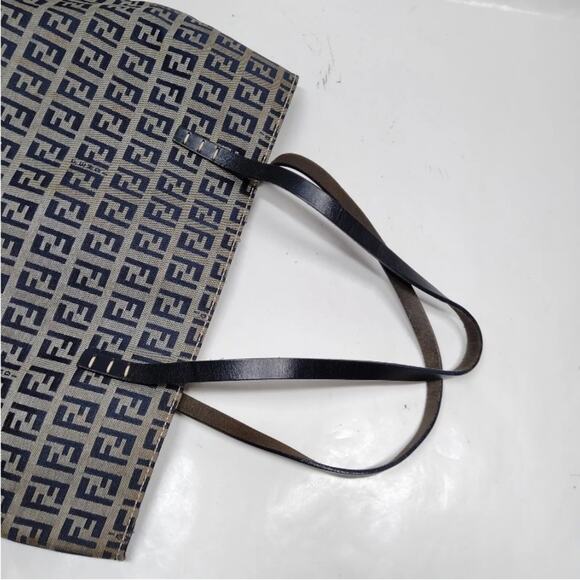 Fendi tote bag. - Picture 4 of 9